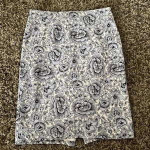 Ann Taylor pencil skirt. Size 2